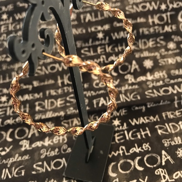 BN Exaggerated Ruili Gold Hoop Earrings - Picture 5 of 6